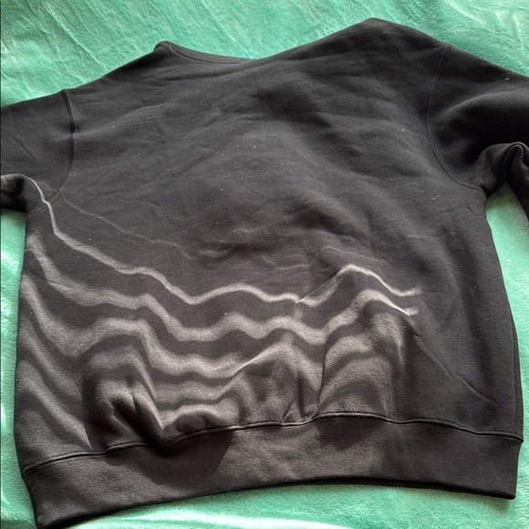 Chic Black Sweatshirt with Wave Pattern - Picture 2 of 2
